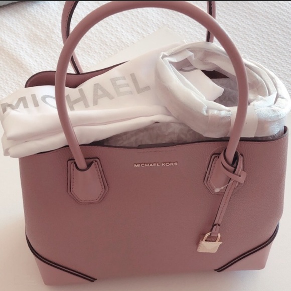 SOLD! NWT! Cute Michael Kors Handbag - Picture 5 of 16